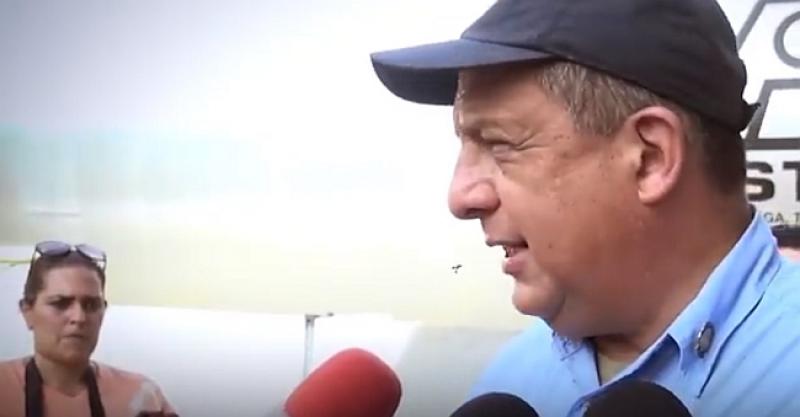 VIDEO Predsjednik progutao osu tijekom intervjua uživo