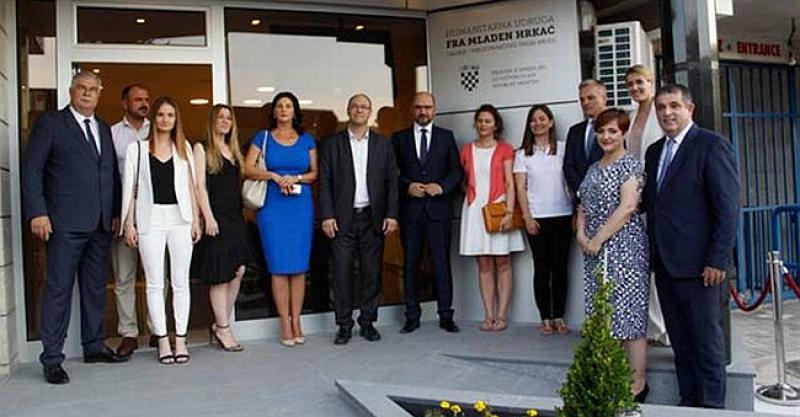 POŽRTVOVNOST, TRUD I LJUBAV Udruga 'Fra Mladen Hrkać' je utočište i oslonac za sve koji prolaze teške trenutke