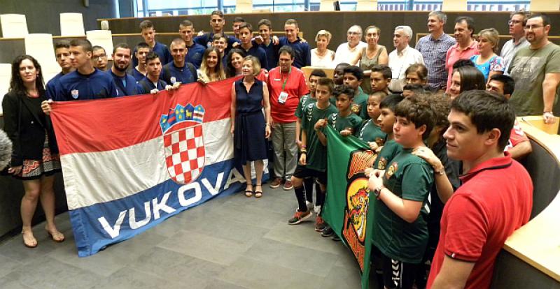 BASKIJSKI POLITIČARI PRIMILI  MLADE VUKOVARCE ‘Nogomet pomaže u izgradnji mira, priznanja i suživota’