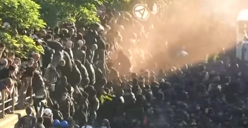 (VIDEO) POČEO KAOS U HAMBURGU Poručili političarima 'Dobrodošli u pakao', ozlijeđeno 76 policajaca, a najgore tek dolazi