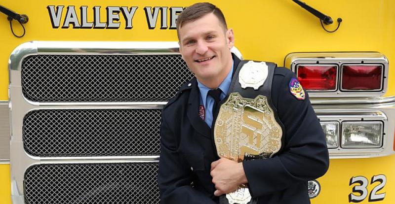 NJEGOVA POMOĆ BILA BI NEPROCJENJIVA Zamolimo zajedno Stipu 'Vatrogasca' Miočića da podijeli kampanju pomoći hrvatskim vatrogascima!