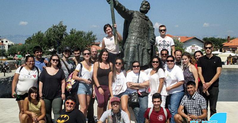 MLADI HRVATI IZ 15 ZEMALJA DOŠLI U NIN Druženje, volontiranje i upoznavanje Hrvatske