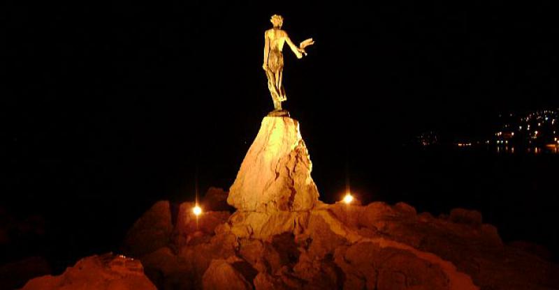 (FOTO) MISTERIJ OPATIJSKE ‘DJEVOJKE S GALEBOM’ Tko je ona i kako je postala simbol Istre i Kvarnera