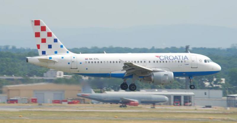 INCIDENT U ZAGREBAČKOJ ZRAČNOJ LUCI Vozilo s prtljagom zabilo se u zrakoplov