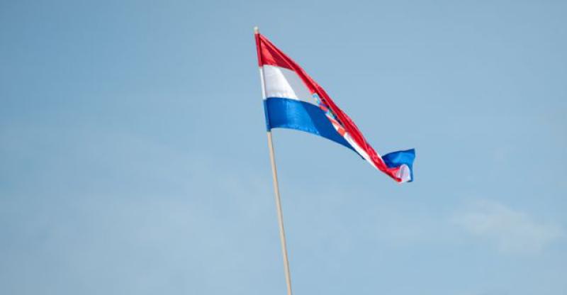 'OLUJA' Prije 22 godine točno u podne na kninskoj se tvrđavi zavijorila 20-metarska hrvatska zastava