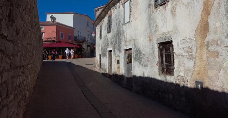 FOTOGALERIJA Prošetali smo uskim ulicama i spektakularnom prirodom dvotisućljetnog hrvatskog grada