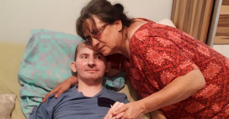 APEL OČAJNE MAJKE 'Sin mi proživljava Isusove muke, ima otvorene rane, a ako mi ljudi ne pomognu, izgubit će noge'