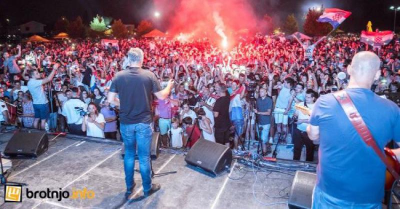 FOTOGALERIJA Thompson, Zečić, Bebek i ostali oduševili 25.000 posjetitelja u rodnom mjestu Mate Bulića