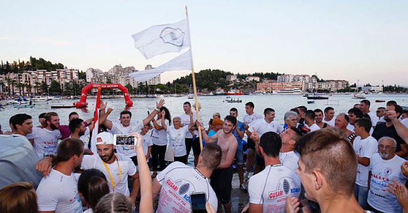 NERETVANSKI MARATON LAĐA Na jubilarnoj 20. utrci starih plovila slavili 'Gusari'