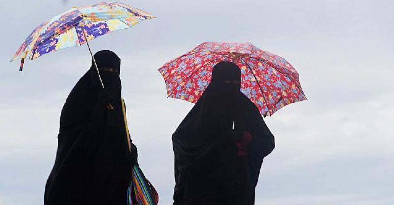 AUSTRIJSKI MINISTAR UPOZORAVA 'Žene u Sarajevu i Prištini bi mogle biti plaćene da nose odjeću koja prekriva lice'