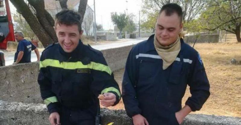 FOTO Dječak je stao pred vatrogasce koji su odmarali od intervencije i napravio nešto što će vas oduševiti