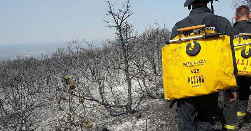'VATRENA' PORUKA VATROGASCA 'Sad ili nikad! Dignimo se svi zajedno i promijenimo na bolje ovaj čemer i jad!'