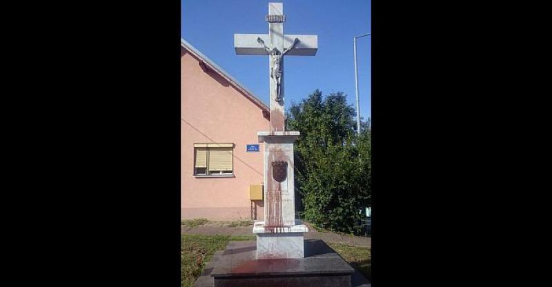 BEZDUŠNI ČIN Oskrvnut spomenik braniteljima kraj Vukovara