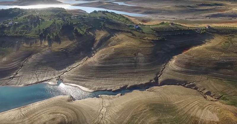 (VIDEO) ČUDESNI KADROVI Krajolik presušenog jezera u BiH kao da je s nekog drugog svijeta