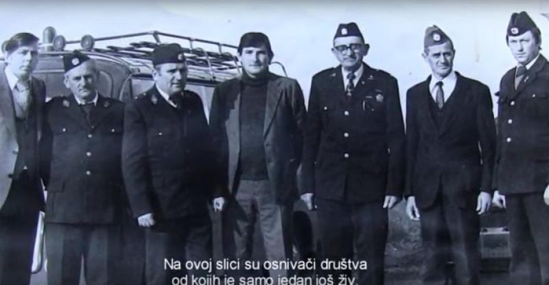 (VIDEO) ENGLEZ ODAO POČAST DOBROVOLJNIM VATROGASCIMA MALOG HRVATSKOG SELA Snimio kratak dokumentarac za njihov 40. rođendan