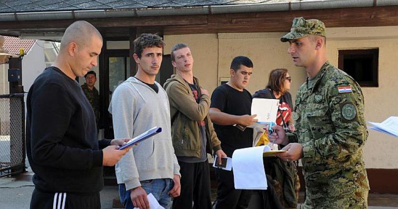 SVE VIŠE MLADIH HRVATA IDE U VOJSKU 'Moja želja je ostati, a ne otići u inozemstvo kao velik broj mojih prijatelja'