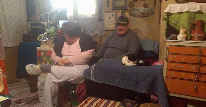 (FOTO, VIDEO) DUGALIĆI ŽIVE U NELJUDSKIM UVJETIMA Otac bez nogu i kćer s Downovim sindromom skoro su se ugušili kad je cijev ispala iz zida