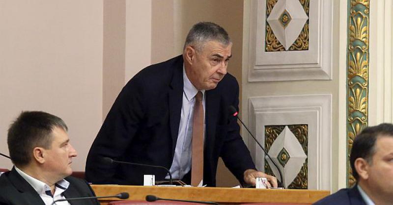 GLASNOVIĆ O ODNOSU PREMA ISELJENICIMA 'Daju lovu, doprinose, a Hrvatska vraća četnike koji su vršili agresiju'