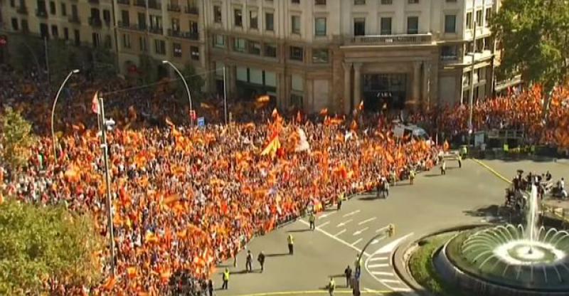 (VIDEO) 'JA SAM ŠPANJOLAC' Stotine tisuća protivnika osamostaljenja na ulicama Barcelone
