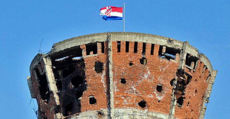 ŽRTVAMA VUKOVARA U mislima mi lebdi nekakva grozna slika, na njoj je krdo četničkih razbojnika...