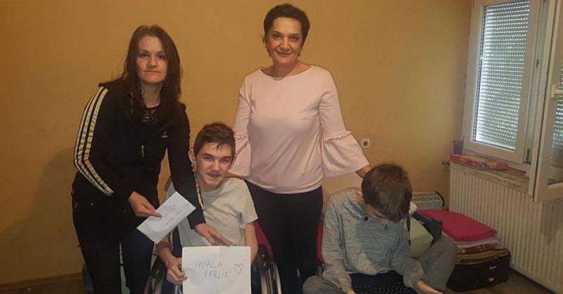PRIKUPLJENA POMOĆ ZA OBITELJ KRAJ LJUBUŠKOG Naša čitateljica iz Berlina ju je predala zahvalnoj majci trojice bolesnih dječaka