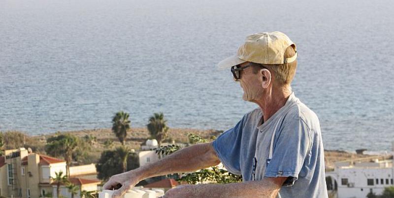 BRITANCI O ODMORU IZ NOĆNE MORE U HRVATSKOJ 'Smrdljivi vlasnik živio je ispod nas, ulazio kad nas nije bilo, djeca su našla pornografiju'