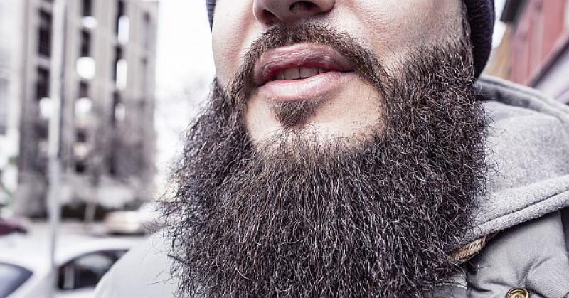 DVA BRADATA MUŠKARCA Tražila od francuskih karmelićanki da se obrate na islam