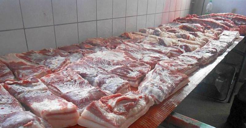 (FOTO) BOLJE DA NESTANE SELA NEGO OBIČAJA Svinjokolja u Posavini - od dolaska 'majstora od noža' do izrade kulena, kobasica...