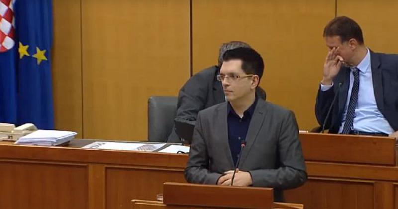 (VIDEO) SABORSKI ZASTUPNIK OTKRIVA 'Hrvatska uvozi životinjske dlake, mahovinu, granje, čak i lišće!'