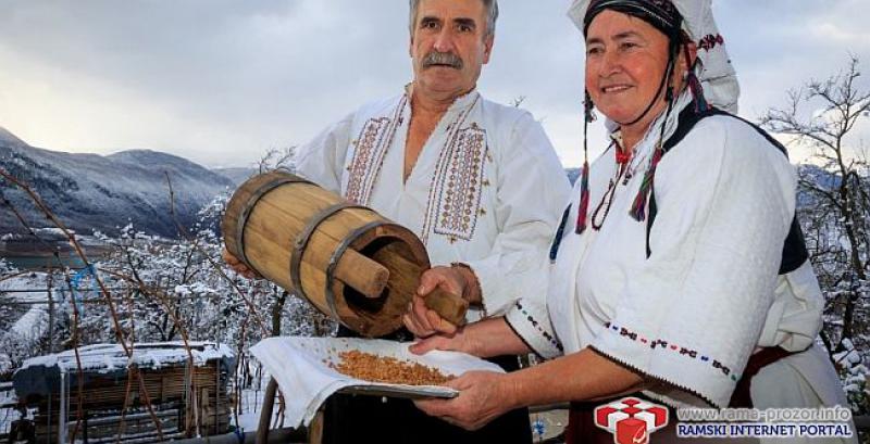 (VIDEO) KEŠKE Ante i Anica pripremili su nam tradicionalno jelo koje se kuha za Božić diljem BiH