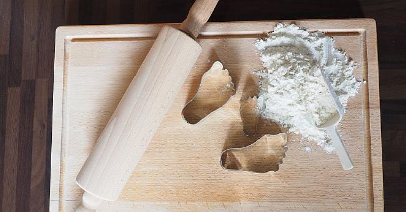 DOK NEKI PEKU 'OBIČNE' KOLAČE Britanka napravila mini Betlehem