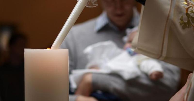 KRŠTENJE VAŠEG DJETETA Zašto želite krstiti dijete? Tko mu može biti kum? Kako teče obred?