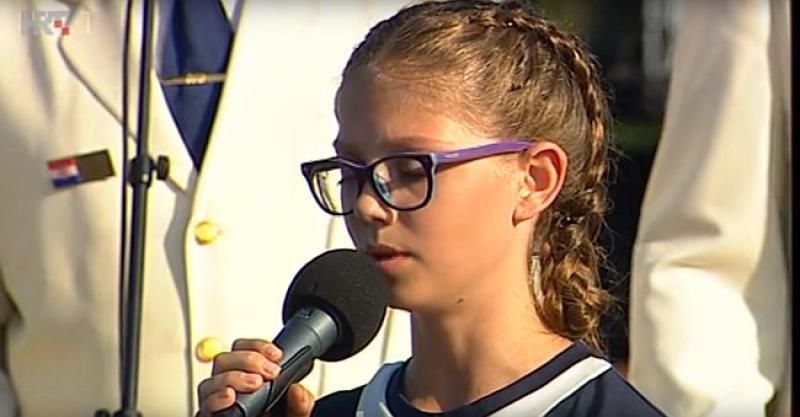 (VIDEO) NAROD ZAZIVA Neka himnu otpjeva djevojčica koja nas je već očarala svojom izvedbom (ili neka ‘Lijepu našu’ puste na razglas)