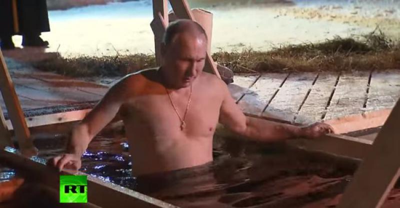 VIDEO Putin se okupao u ledenom jezeru povodom pravoslavnog blagdana