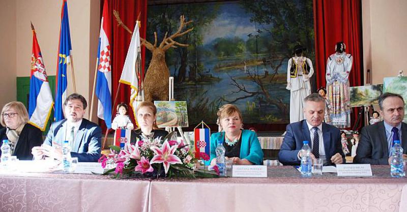 MEĐUVLADIN ODBOR ZA HRVATSKU I SRPSKU MANJINU U BAČKOM MONOŠTORU Predstavljena tri najvažnija cilja hrvatske manjine