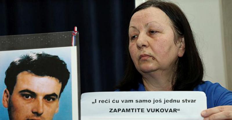 (FOTO) PROSVJED PROTIV VUČIĆA 'Srbija mora odgovarati za genocid u Hrvatskoj i platiti ratnu odštetu'