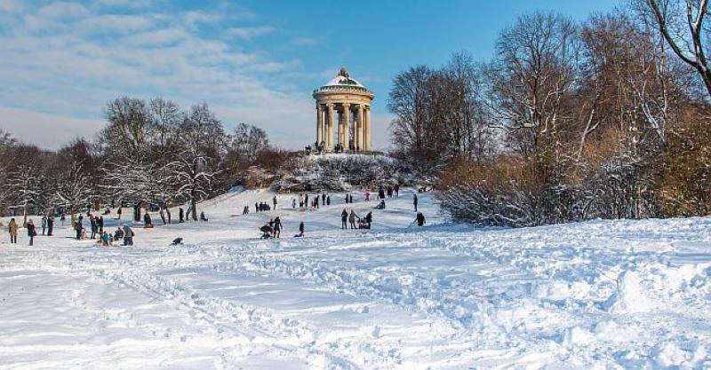 NEVJEROJATNA NESMOTRENOST Cijela obitelj, s dvoje male djece, propala kroz ledeni pokrov jezera u Münchenu