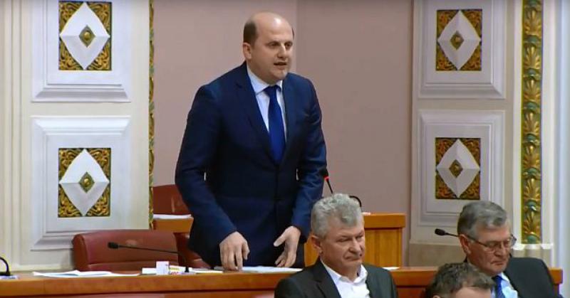 (VIDEO) PSIHIJATAR ČELIĆ BELJAKU ‘Valjda ćemo saznati da je Stjepan Radić pušio marihuanu’, Beljak mu poručio da ‘smota joint’