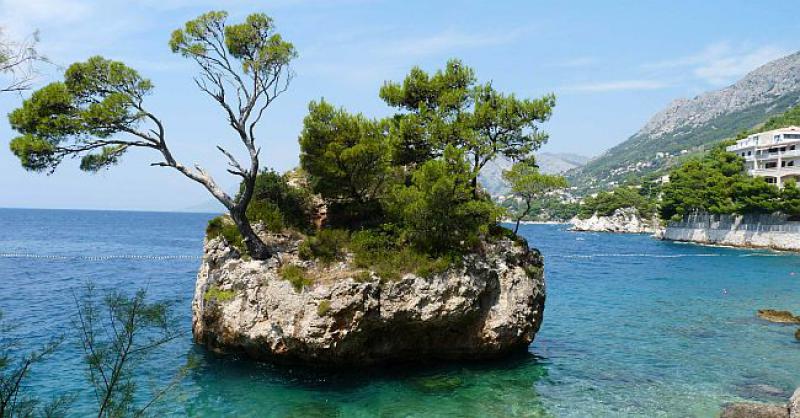 BRELA Dom jednom od najprepoznatljivijih hrvatskih turističkih motiva na jednoj od najljepših europskih plaža