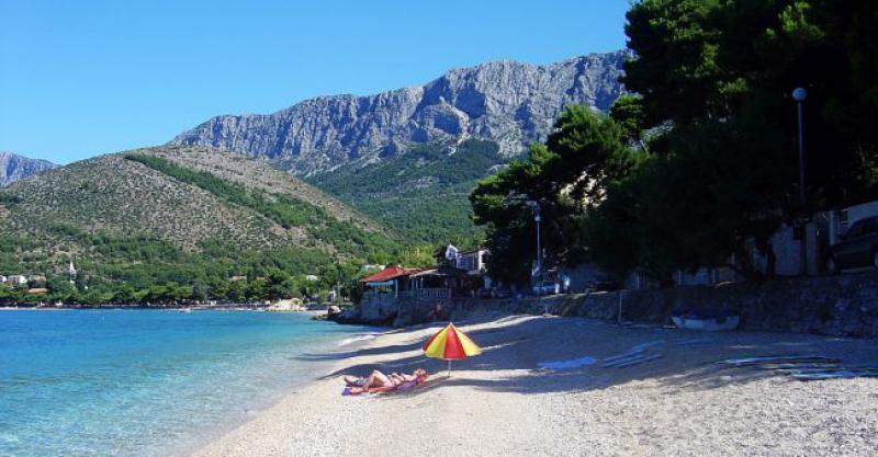 RIVIJERA GRADAC Jedinstven spoj planinskih reljefa i tirkiznog plavetnila koji nikad nećete zaboraviti