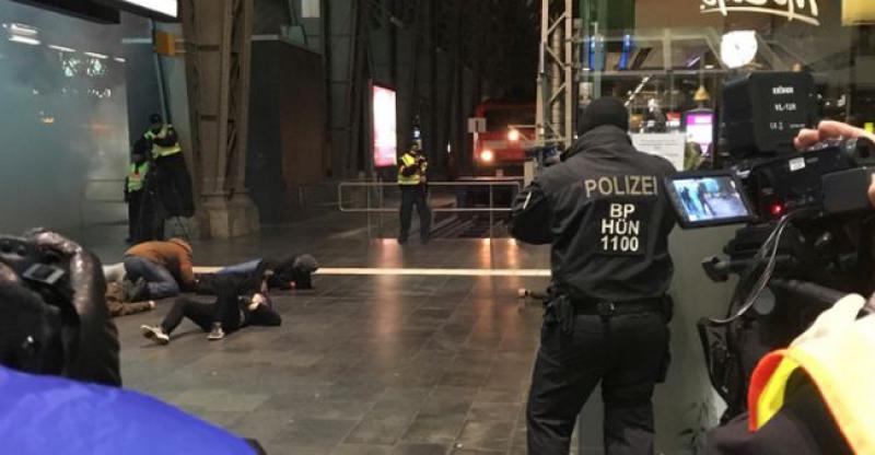 (VIDEO) 'TERORISTI' NA FRANKFURTSKOM KOLODVORU Jake policijske snage demonstrirale svoj odgovor na ovakvu prijetnju