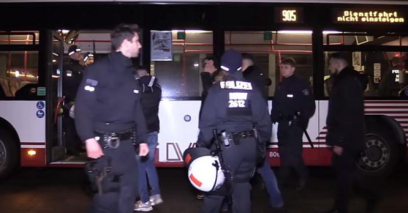 MASOVNI OBRAČUN U DUISBURGU Policija spriječila da se pobiju mačetama, šipkama...