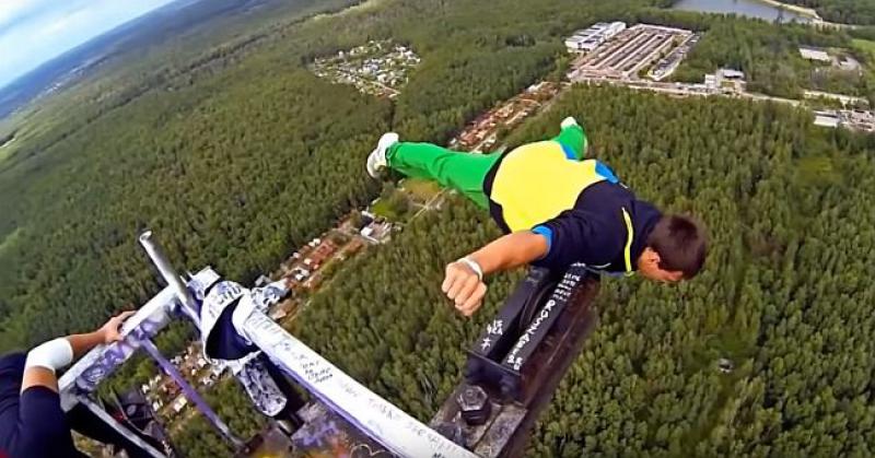 (VIDEO) NIJE ZA ONE SLABIH ŽIVACA Najluđi hobi na svijetu na rubovima ultravisokih zgrada