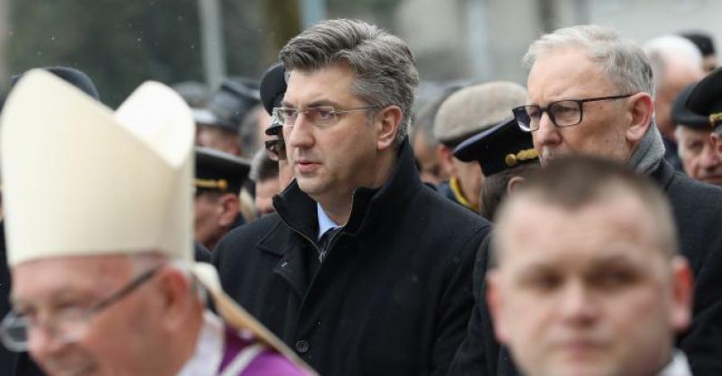 PLENKOVIĆ S OBITELJI I PRIJATELJIMA Sudjelovao u procesiji Za križen na Hvaru