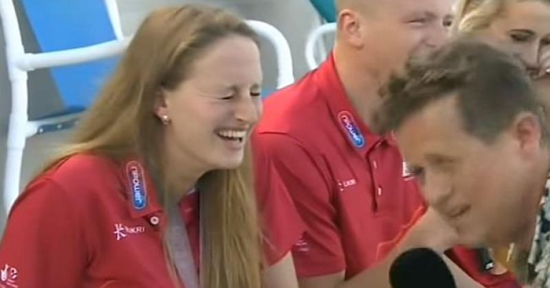 (VIDEO) SVI SU MU SE SMIJALI Novinar BBC-a intervjuirao plivačku momčad i neplanirano se okupao