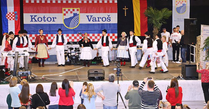 (VELIKA FOTOGALERIJA) KOTORVAROŠKA VEČER Sjajna zabava u Filderstadtu