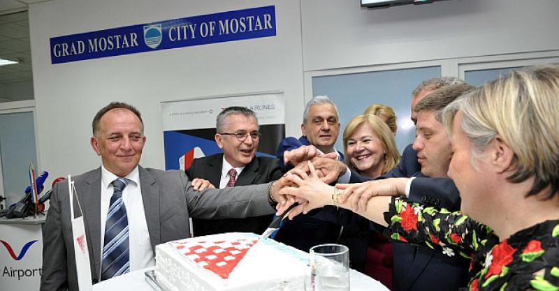 OD ZAGREBA DO MOSTARA ZRAKOPLOVOM Sletio prvi avion, vožnja traje sat vremena