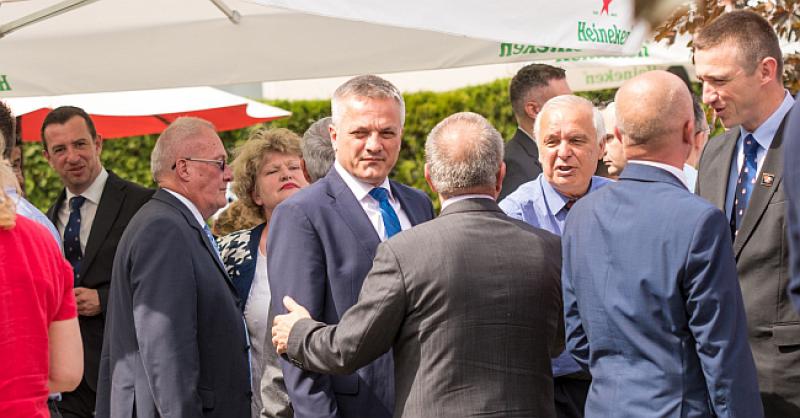 (FOTOGALERIJA) POČEO NAJVEĆI HRVATSKI ETNOSPEKTAKL Na jednom mjestu okupili se sinjski alkari, kliški uskoci, frankopanska garda...