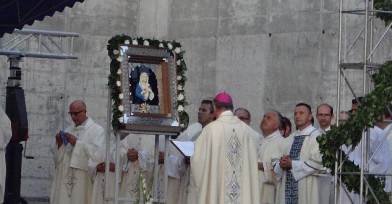 (FOTO) SVETIŠTE KOJE JE RODILA MARIJINA SUZA U srcu bajkovite Pleternice nalazi se Svetište Gospi od suza, drugo takvo u svijetu