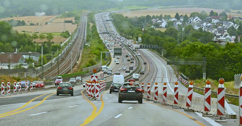 STRAŠNA NESREĆA U BAVARSKOJ Mladi Hrvat (18) teško ozlijeđen, vatrogasci ga vadili iz uništene kabine